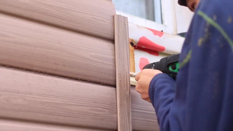 How To Choose The Right Materials for Your Siding Installation in 'Caribou, ME